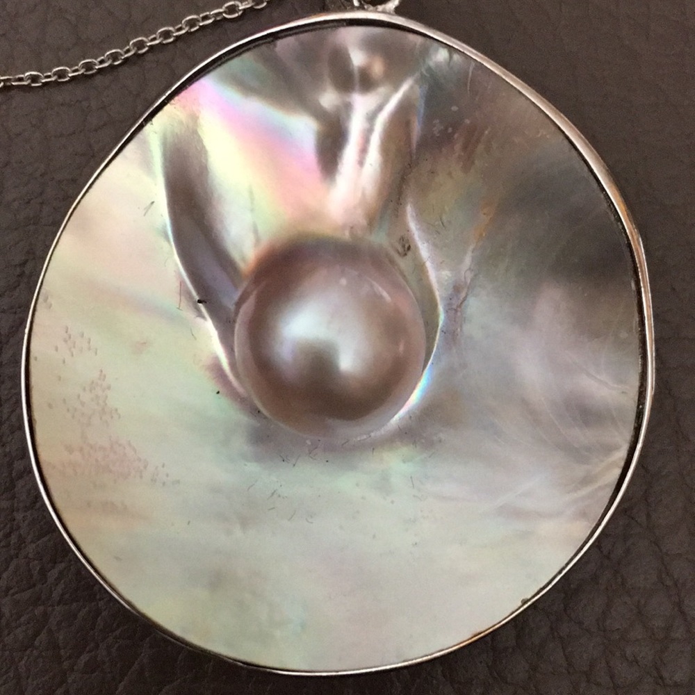 Lovely Pearl Pendant with Sterling Silver Chain - Picture 5 of 5